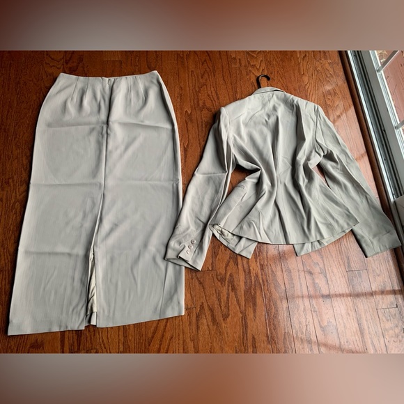 Rafaella Skirt Suit - Picture 2 of 3